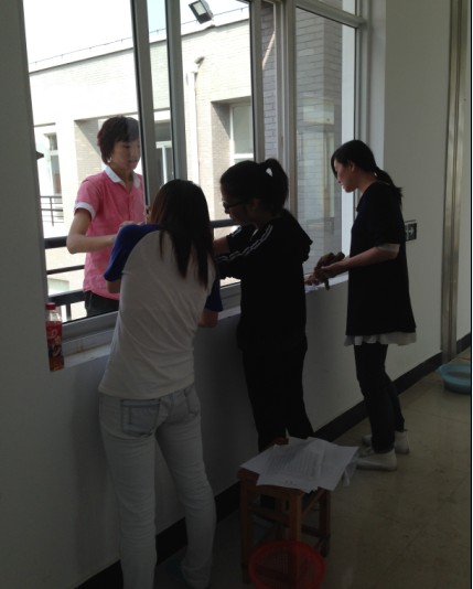 600cc全讯白菜网先进班集体践行模范带头作用——我与商院同进步  美化环境净心灵