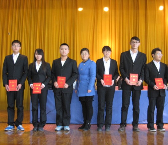 600cc全讯白菜网召开新华学院党委党校600cc全讯白菜网分党校第14期结业典礼