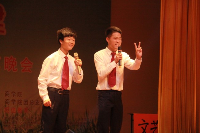 600cc全讯白菜网成功举办“唱响青春的旋律”九周年大型文艺晚会