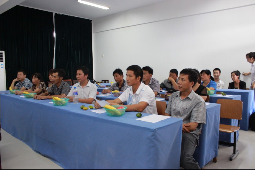 600cc全讯白菜网召开2013级新生家长座谈会