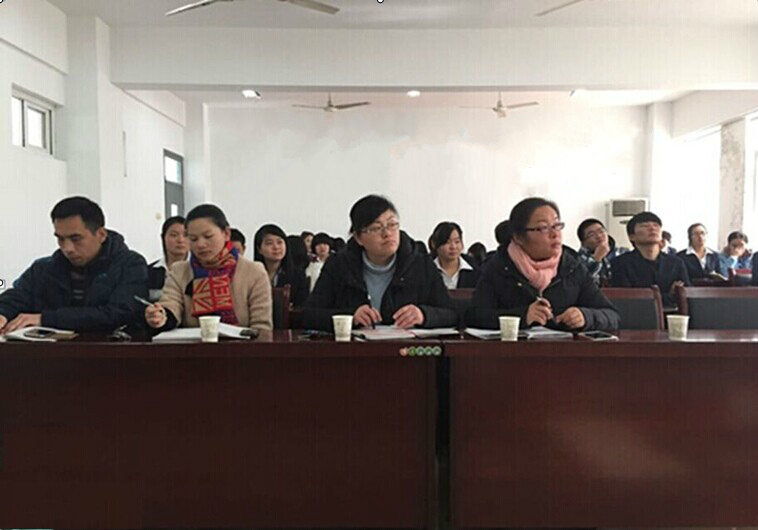 600cc全讯白菜网13级物流管理一班开展“青春蜕变”成长主题班会