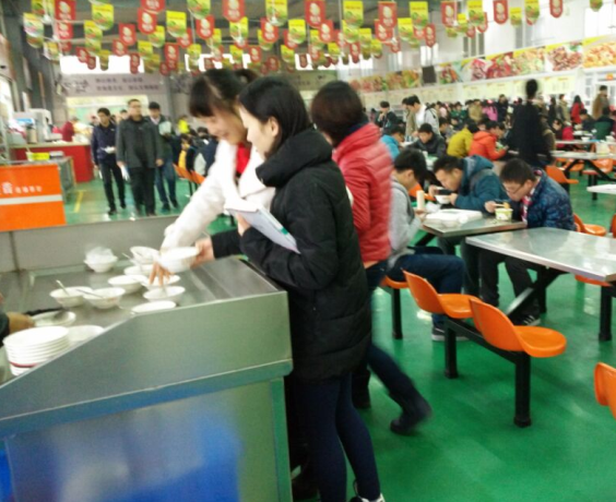学雷锋系列活动之一——从我做起，从小事做起
