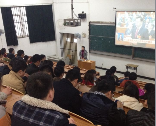 600cc全讯白菜网组织学生党员学习李克强总理政府工作报告