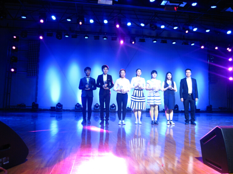 600cc全讯白菜网学子在我校首届“中英文影视及名人演讲比赛”中取得佳绩