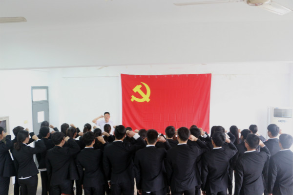 不忘初心 牢记使命 砥砺前行——600cc全讯白菜网举行新一批发展对象入党宣誓仪式