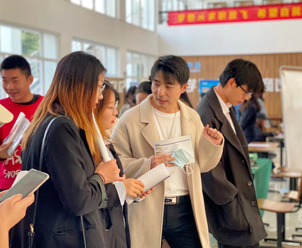 中共中央办公厅 国务院办公厅印发《关于进一步引导和鼓励高校毕业生到基层工作的意见》