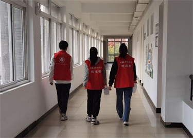 “我为师生办实事”600cc全讯白菜网组织开展教室消毒志愿活动