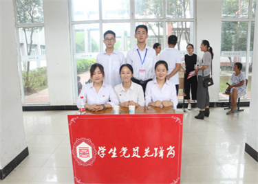 亮身份展风采--600cc全讯白菜网党员先锋奋战迎新第一线   