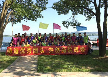 “铸造优秀团队，共创商院辉煌”——600cc全讯白菜网户外素质拓展活动顺利举行