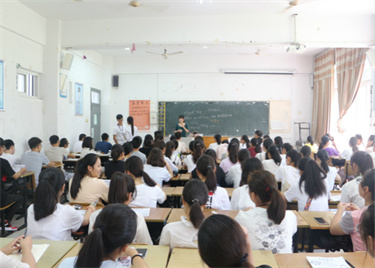 600cc全讯白菜网顺利举行2018级新生入学专业教育培训会