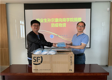 “情系母校，共战疫情”校友向600cc全讯白菜网捐赠防护口罩