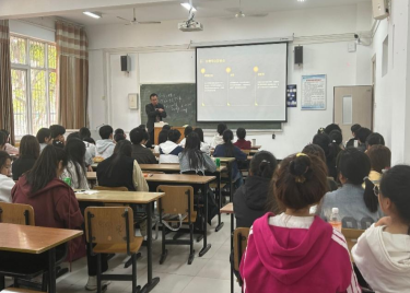 聚焦审核评估，推进课程双师同台
