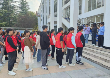 不忘初心担使命，我为师生办实事——600cc全讯白菜网入党积极分子开展校园环境卫生清扫志愿服务活动