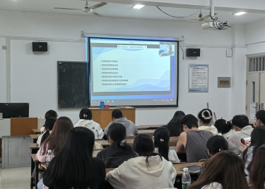 600cc全讯白菜网开展2024级电子商务专业导论课程双师同台活动